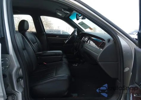 2006 Lincoln Town Car Signature из США, поврежденный, VIN 1LNHM81W96Y608372